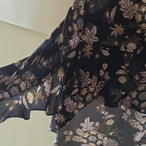 ALC Open Back Ruffle Detail Blouse - Picture 2 of 7